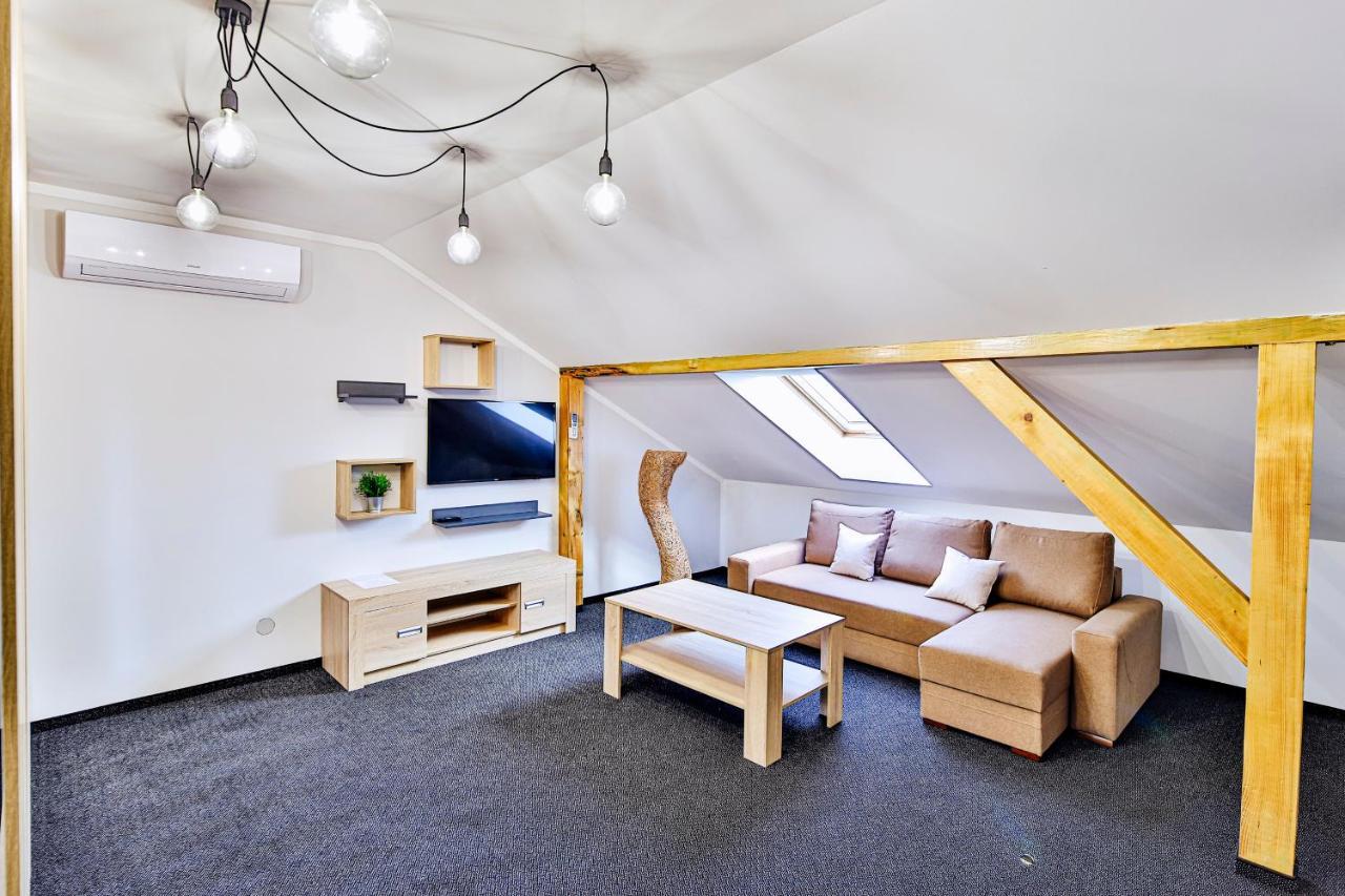 Bed and Breakfast Targowa37 Uniejow Esterno foto