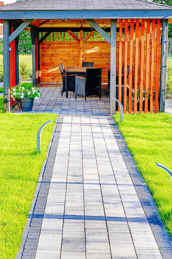 Bed and Breakfast Targowa37 Uniejow Esterno foto