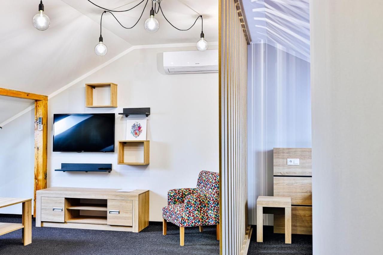Bed and Breakfast Targowa37 Uniejow Esterno foto