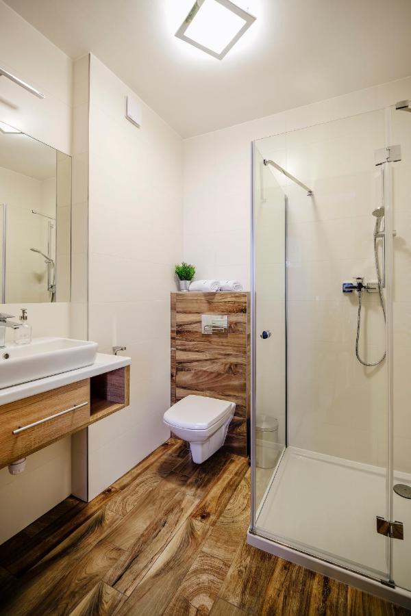 Bed and Breakfast Targowa37 Uniejow Esterno foto