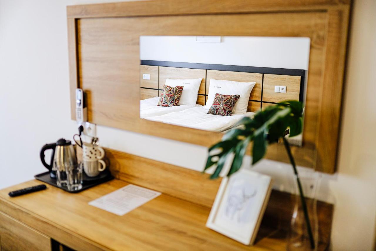 Bed and Breakfast Targowa37 Uniejow Esterno foto